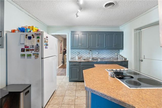 10008 E 60th Terrace, Raytown, MO 64133