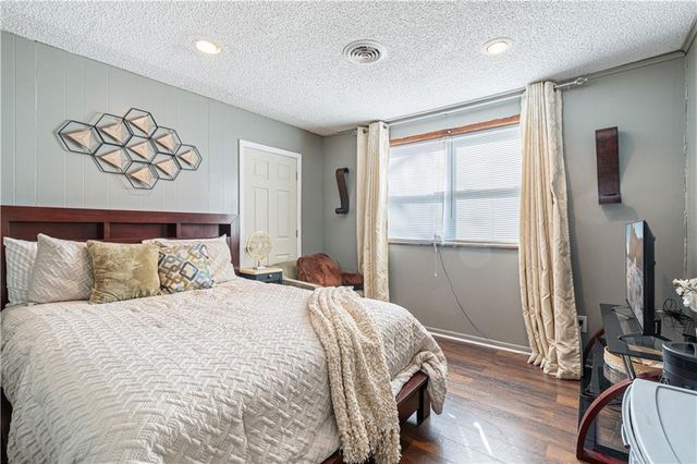 10008 E 60th Terrace, Raytown, MO 64133