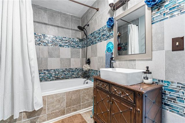 10008 E 60th Terrace, Raytown, MO 64133