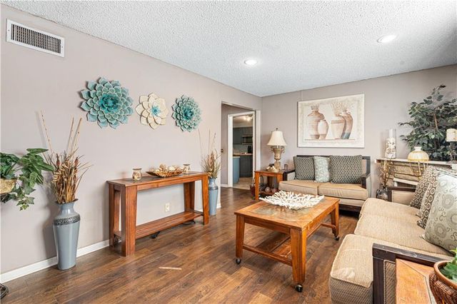 10008 E 60th Terrace, Raytown, MO 64133