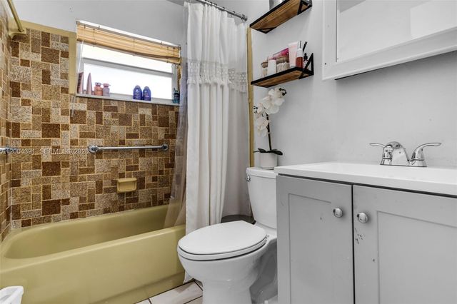 2321 NW 47th Ave, Lauderhill, FL 33313