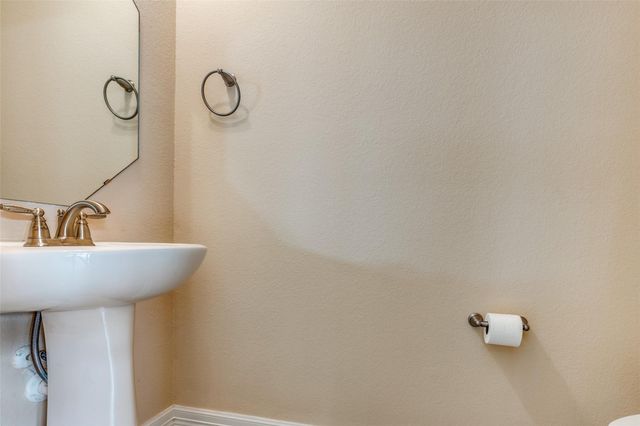 14 W Oaks Drive, Houston, TX 77058