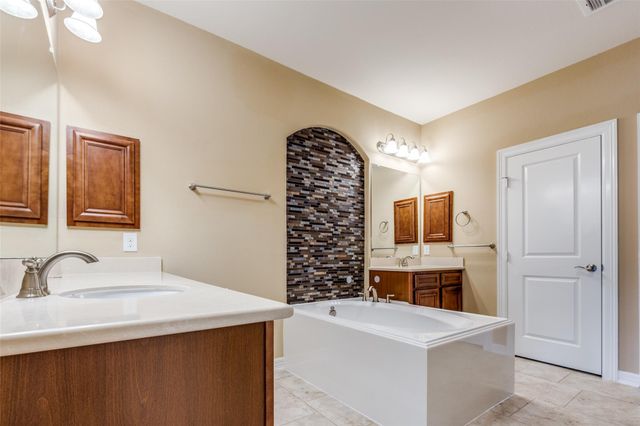 14 W Oaks Drive, Houston, TX 77058