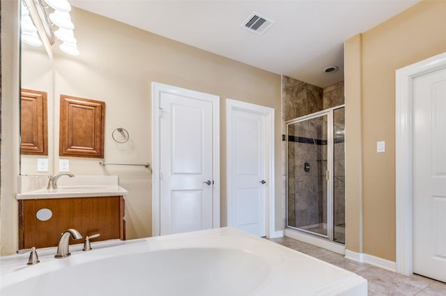 14 W Oaks Drive, Houston, TX 77058