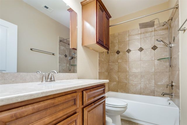 14 W Oaks Drive, Houston, TX 77058