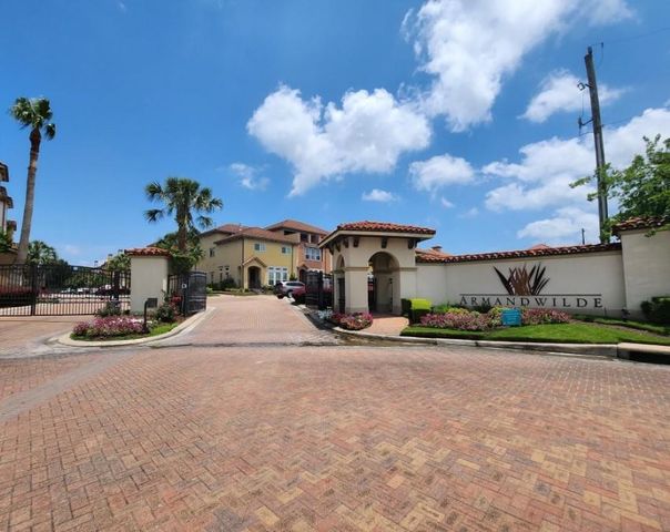 14 W Oaks Drive, Houston, TX 77058