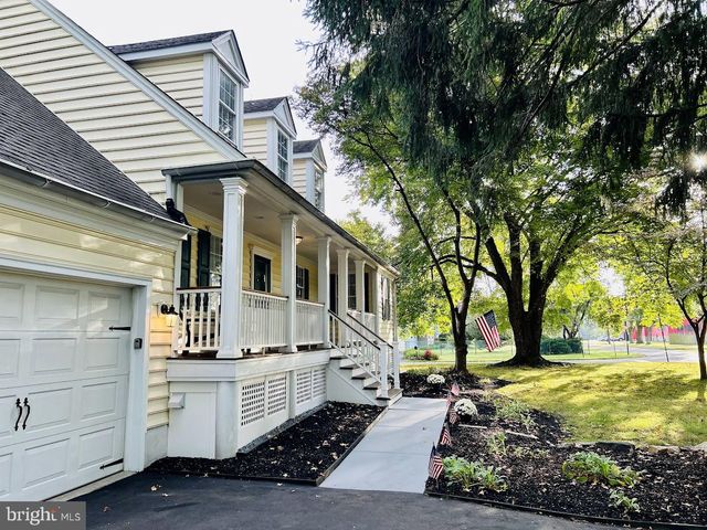 212 APPLE ST, Levittown, PA 19057