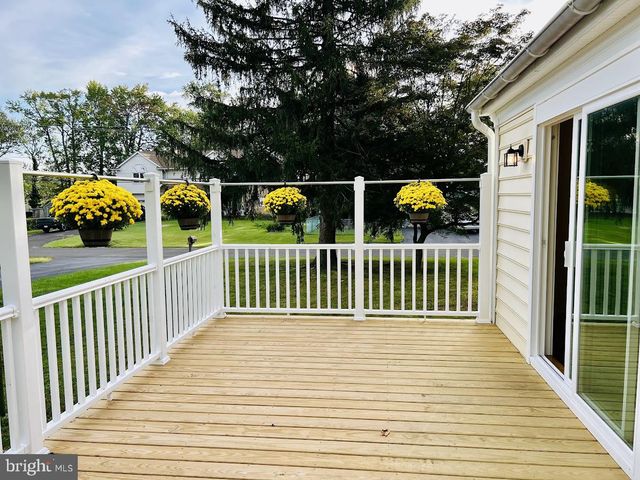 212 APPLE ST, Levittown, PA 19057