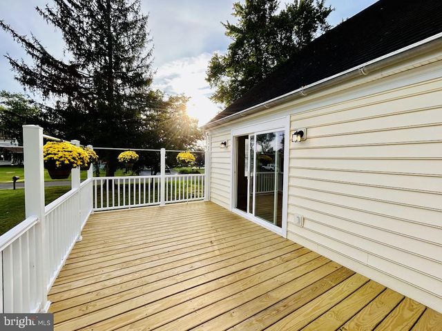 212 APPLE ST, Levittown, PA 19057