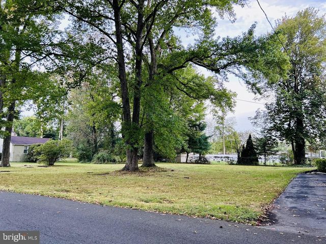 212 APPLE ST, Levittown, PA 19057