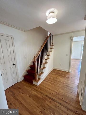 212 APPLE ST, Levittown, PA 19057