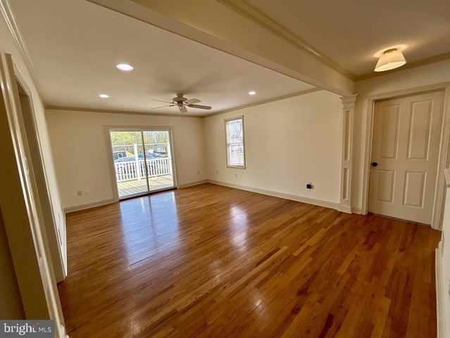 212 APPLE ST, Levittown, PA 19057