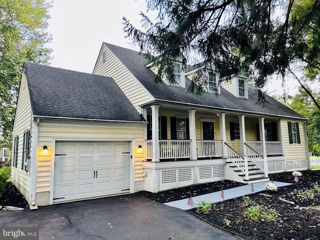 212 APPLE ST, Levittown, PA 19057