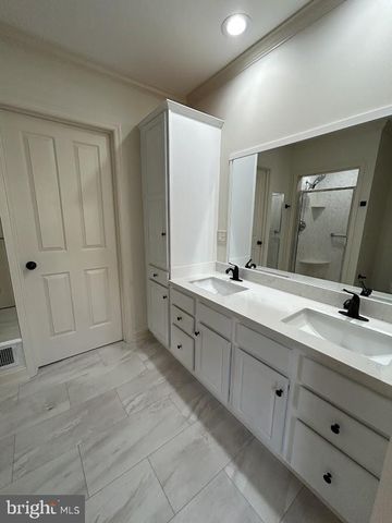 212 APPLE ST, Levittown, PA 19057