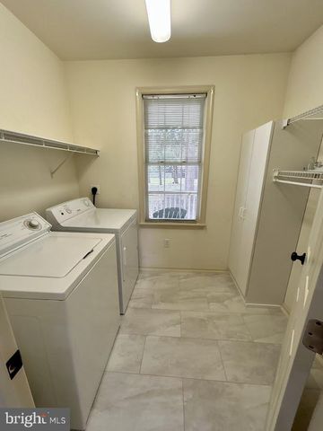 212 APPLE ST, Levittown, PA 19057