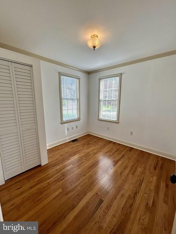 212 APPLE ST, Levittown, PA 19057