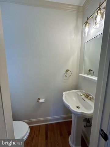 212 APPLE ST, Levittown, PA 19057