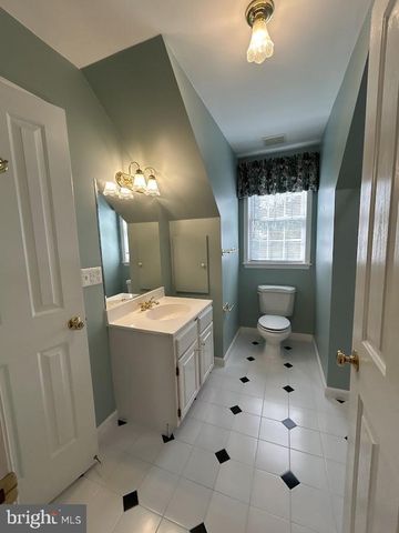 212 APPLE ST, Levittown, PA 19057