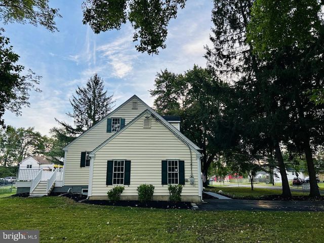 212 APPLE ST, Levittown, PA 19057