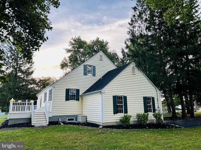 212 APPLE ST, Levittown, PA 19057