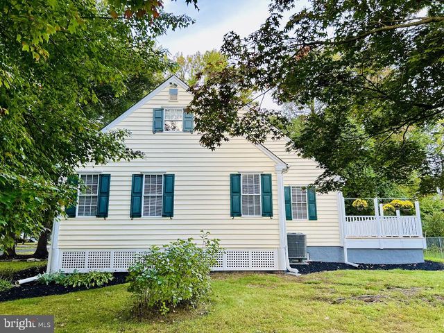 212 APPLE ST, Levittown, PA 19057