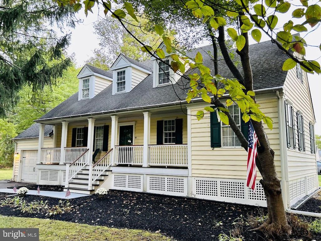 212 APPLE ST, Levittown, PA 19057