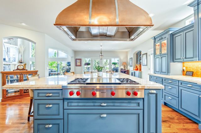 3209 NW Fairway Heights Drive, Bend, OR 97703