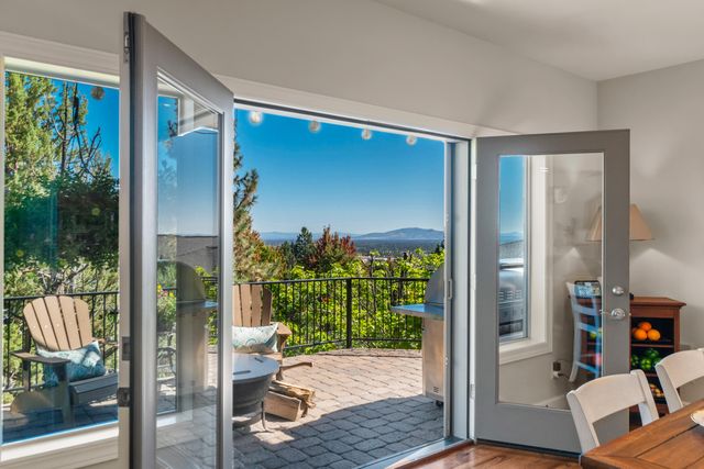 3209 NW Fairway Heights Drive, Bend, OR 97703