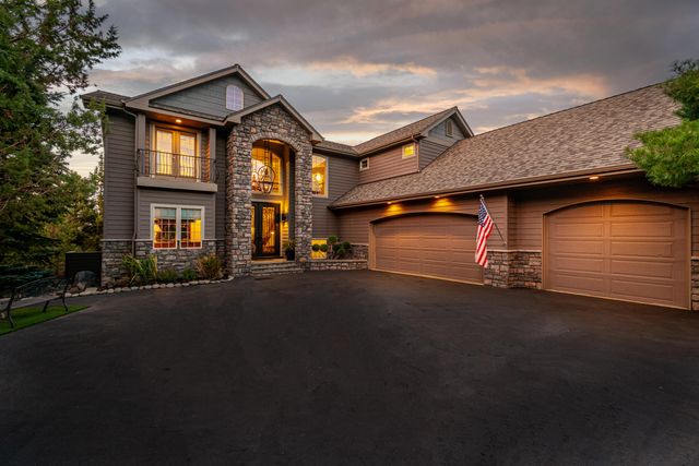 3209 NW Fairway Heights Drive, Bend, OR 97703