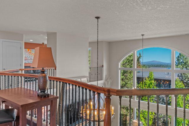 3209 NW Fairway Heights Drive, Bend, OR 97703