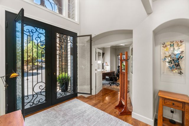 3209 NW Fairway Heights Drive, Bend, OR 97703