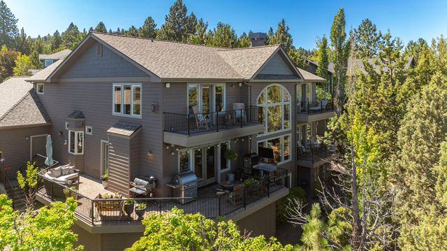 3209 NW Fairway Heights Drive, Bend, OR 97703