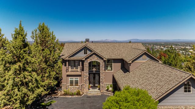 3209 NW Fairway Heights Drive, Bend, OR 97703