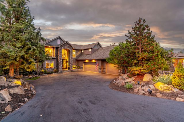 3209 NW Fairway Heights Drive, Bend, OR 97703