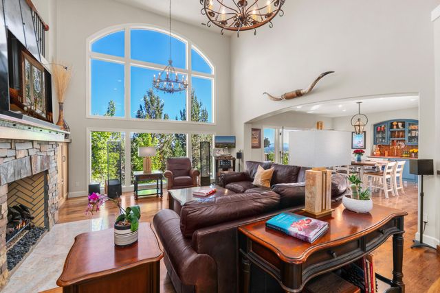 3209 NW Fairway Heights Drive, Bend, OR 97703