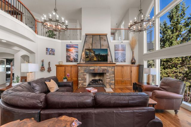 3209 NW Fairway Heights Drive, Bend, OR 97703