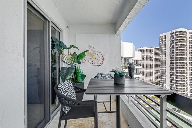 3600 Mystic Pointe Drive Ph16, Aventura, FL 33180