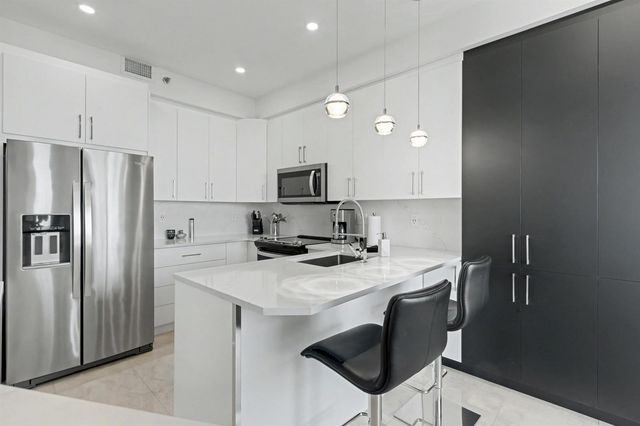 3600 Mystic Pointe Drive Ph16, Aventura, FL 33180