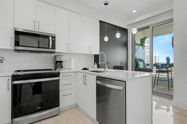3600 Mystic Pointe Drive Ph16, Aventura, FL 33180