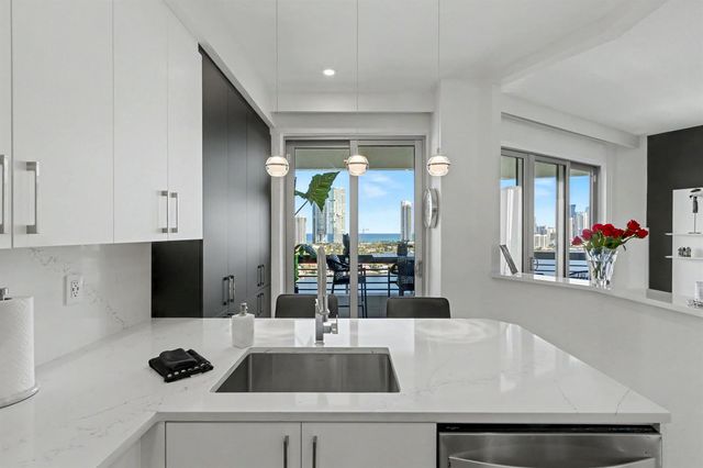 3600 Mystic Pointe Drive Ph16, Aventura, FL 33180
