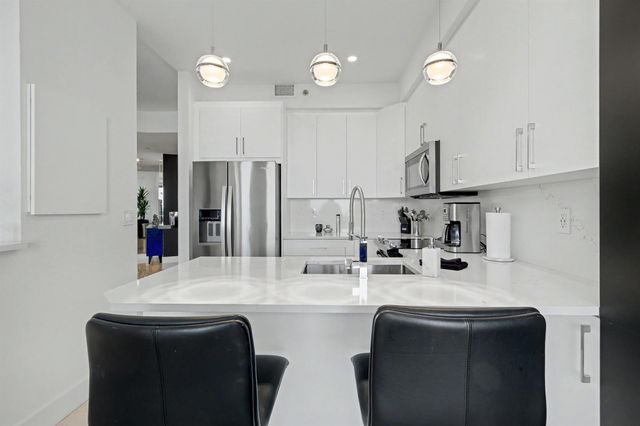 3600 Mystic Pointe Drive Ph16, Aventura, FL 33180