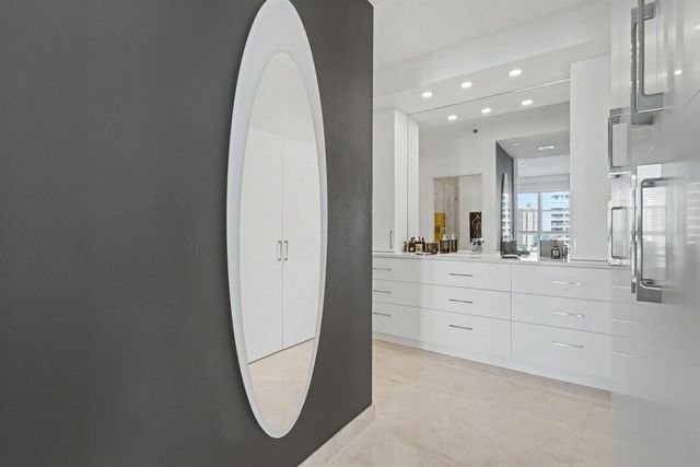 3600 Mystic Pointe Drive Ph16, Aventura, FL 33180