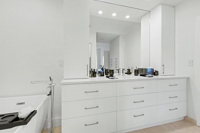 3600 Mystic Pointe Drive Ph16, Aventura, FL 33180