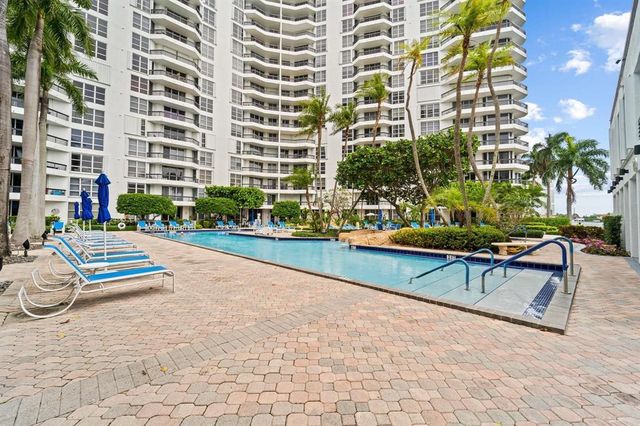 3600 Mystic Pointe Drive Ph16, Aventura, FL 33180