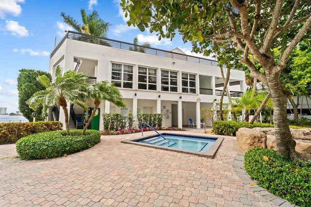 3600 Mystic Pointe Drive Ph16, Aventura, FL 33180