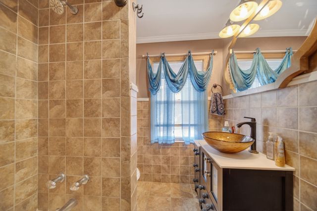 816 E 28TH Street, Erie, PA 16504