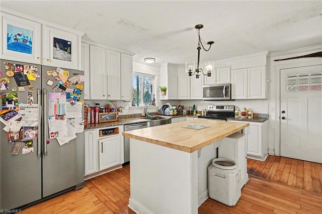 508 Pineywood Road, Thomasville, NC 27360