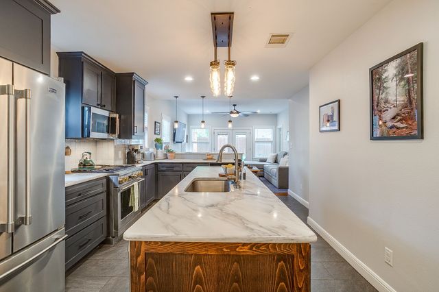 4516 Calmont Avenue, Fort Worth, TX 76107