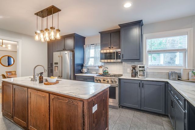 4516 Calmont Avenue, Fort Worth, TX 76107