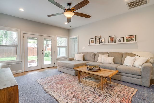 4516 Calmont Avenue, Fort Worth, TX 76107